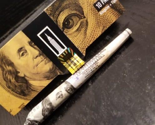 Joint roulé avec un billet de 100 dollars empire paper
